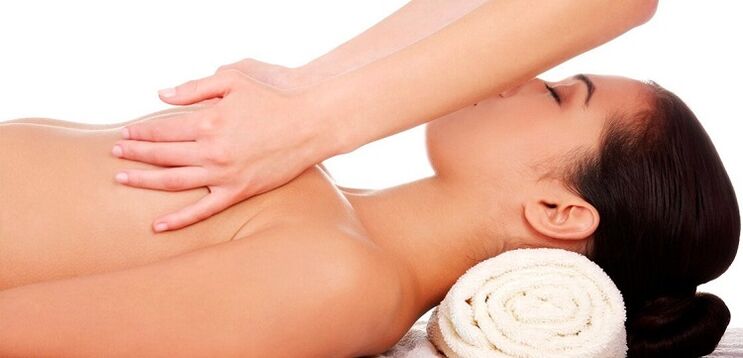 Massage pour agrandir la poitrine